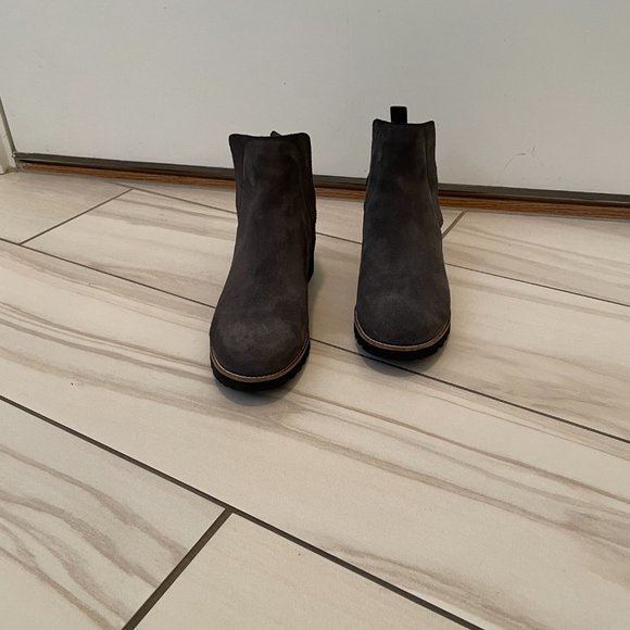 BLONDO Waterproof Bootie Dark Grey Suede - Picture 8 of 9